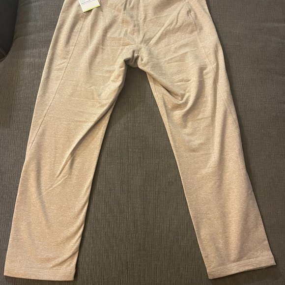 Old Navy High-Waisted CozeCore Crop Leggings Size M NEW NWT - Mocha Taffy Tan - Picture 4 of 5
